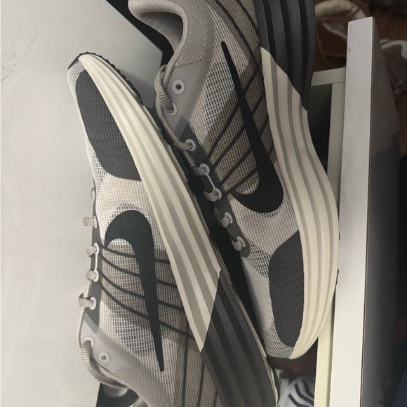 🐼Nike Lunar Roam in Gray and Black - Picture 2 of 6